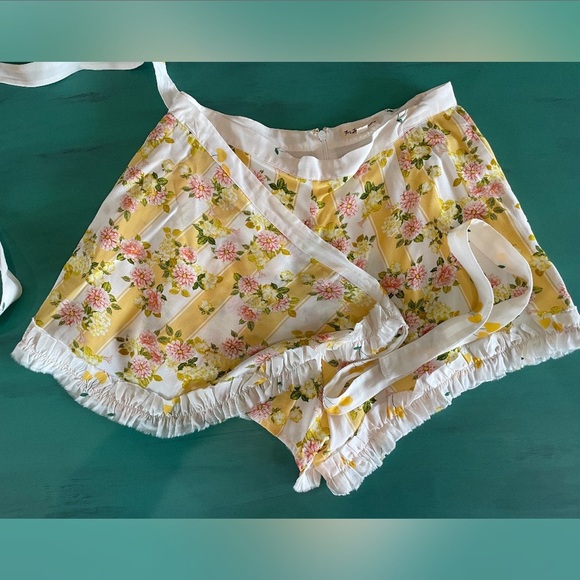 For Love and Lemons shorts skirt. Yellow. Size L - Picture 3 of 6